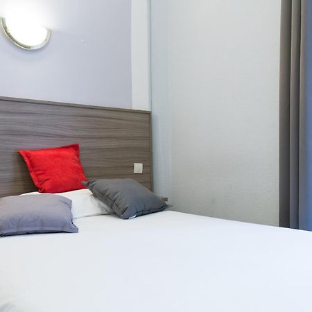 Panam Hotel Paris Gambetta- Place Gambetta-Mairie Du 20 Emme מראה חיצוני תמונה