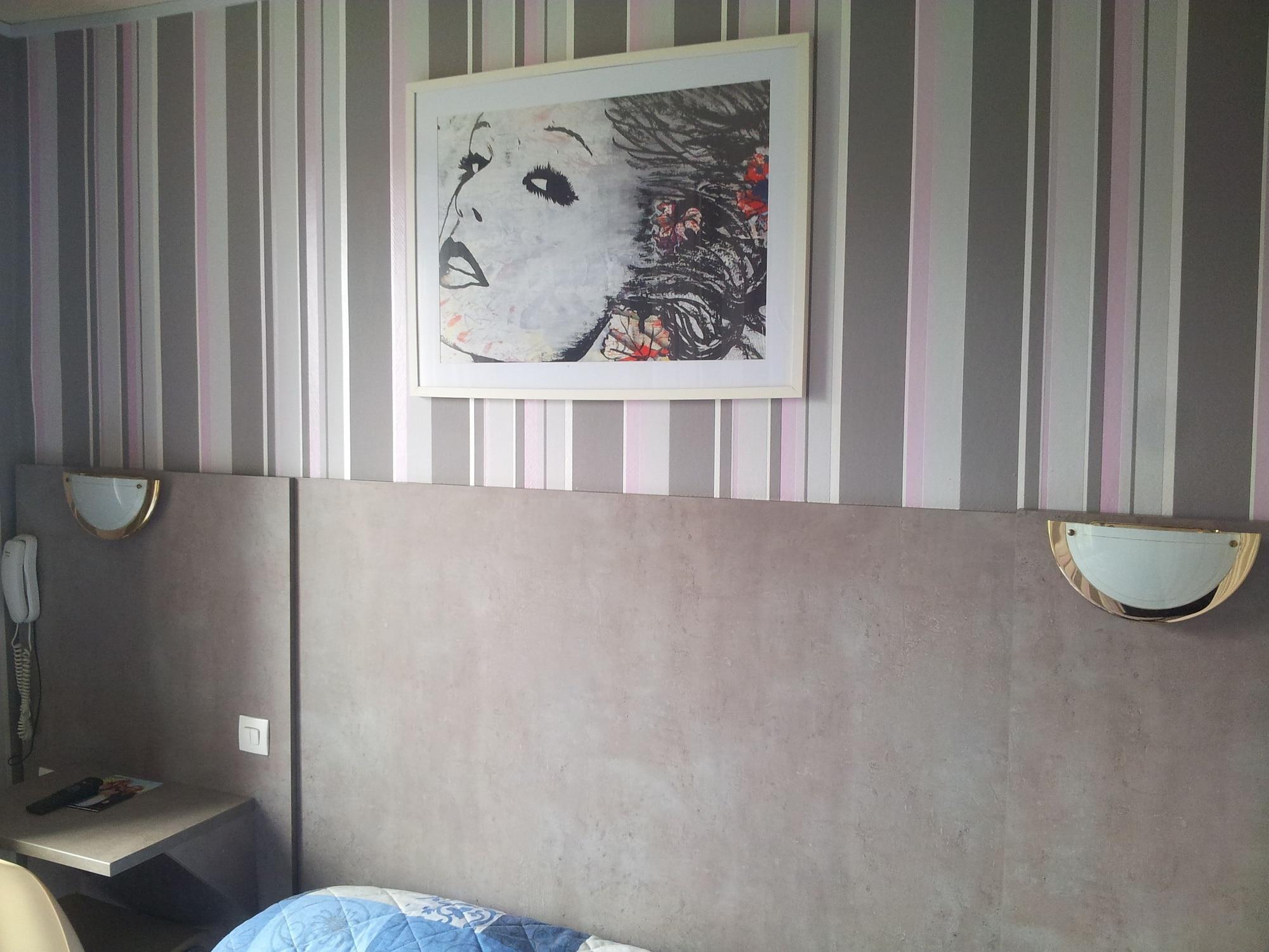 Panam Hotel Paris Gambetta- Place Gambetta-Mairie Du 20 Emme מראה חיצוני תמונה