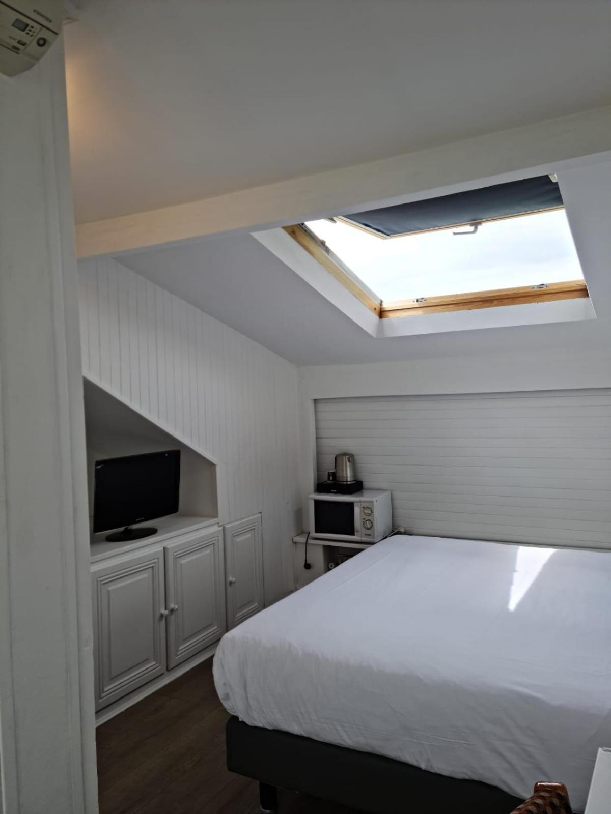 Panam Hotel Paris Gambetta- Place Gambetta-Mairie Du 20 Emme מראה חיצוני תמונה