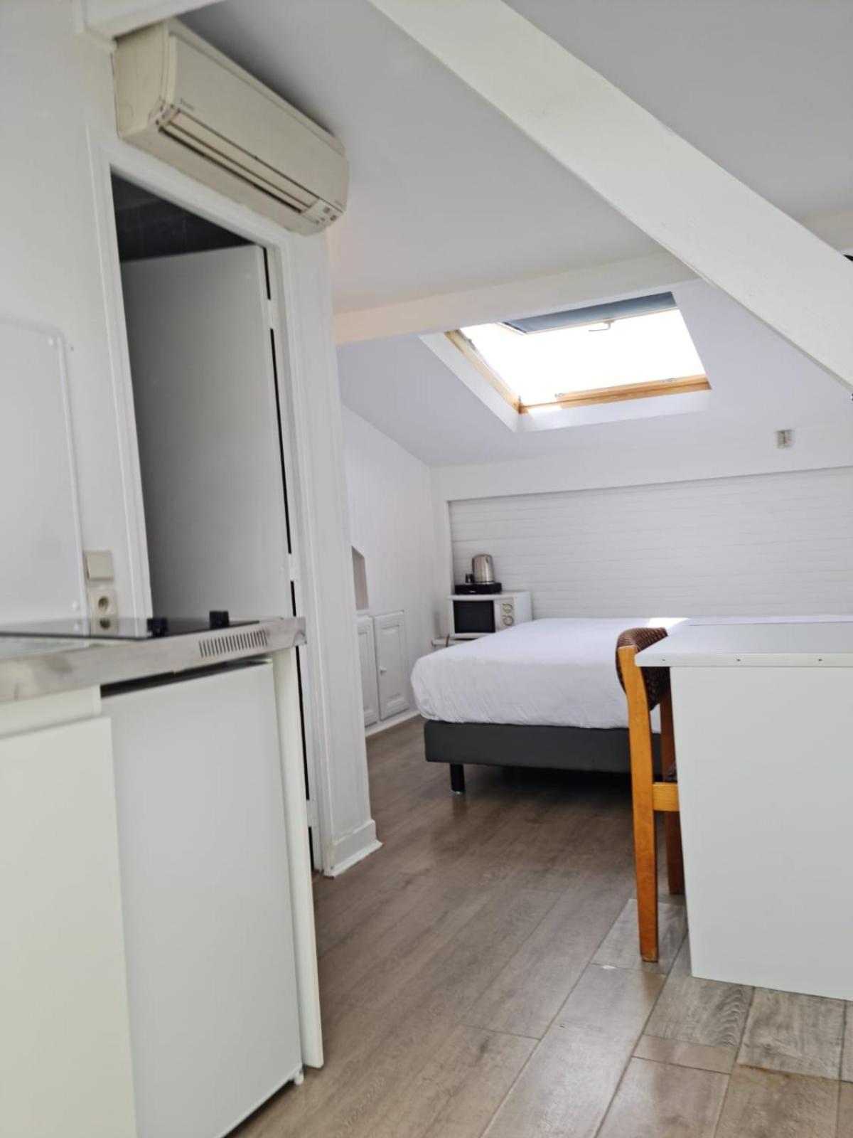 Panam Hotel Paris Gambetta- Place Gambetta-Mairie Du 20 Emme מראה חיצוני תמונה
