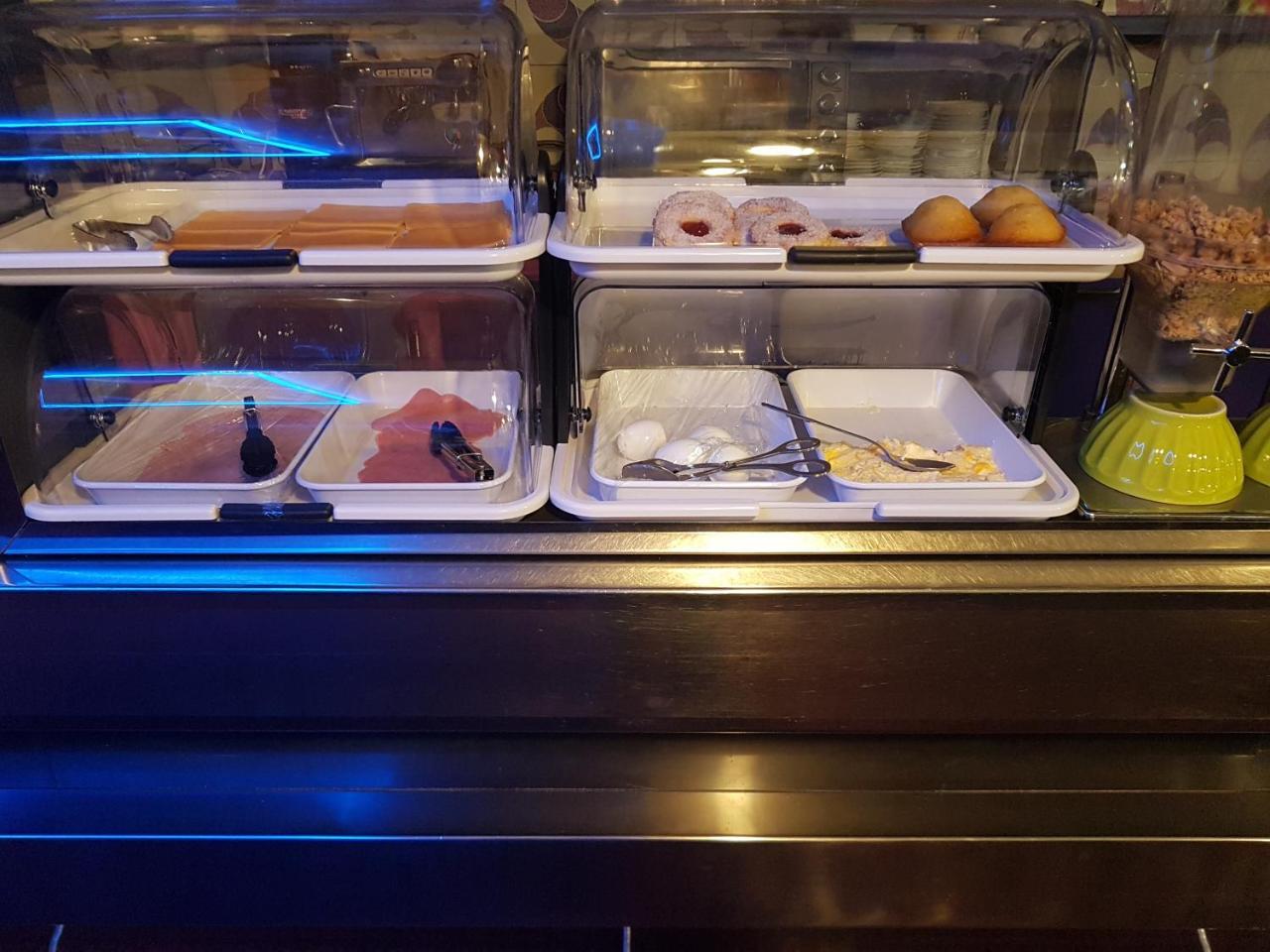 Panam Hotel Paris Gambetta- Place Gambetta-Mairie Du 20 Emme מראה חיצוני תמונה