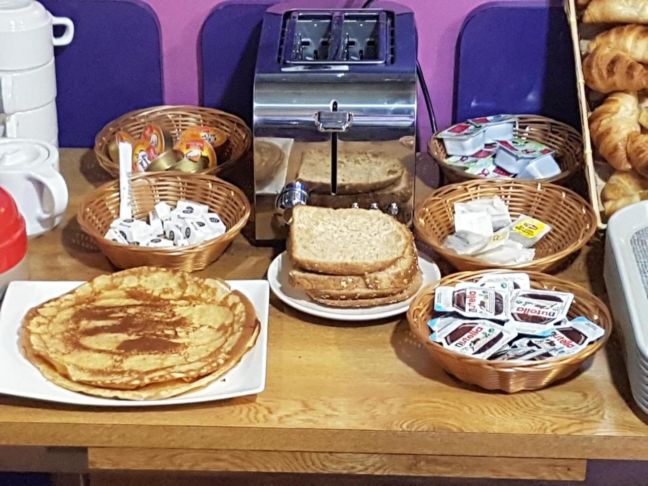 Panam Hotel Paris Gambetta- Place Gambetta-Mairie Du 20 Emme מראה חיצוני תמונה