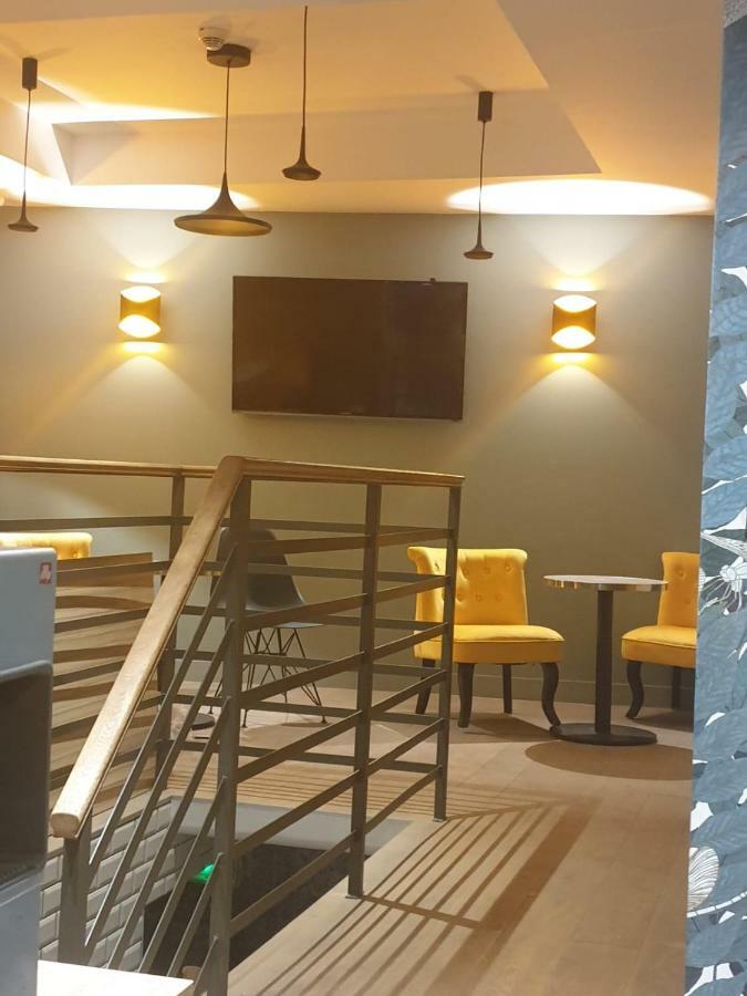 Panam Hotel Paris Gambetta- Place Gambetta-Mairie Du 20 Emme מראה חיצוני תמונה